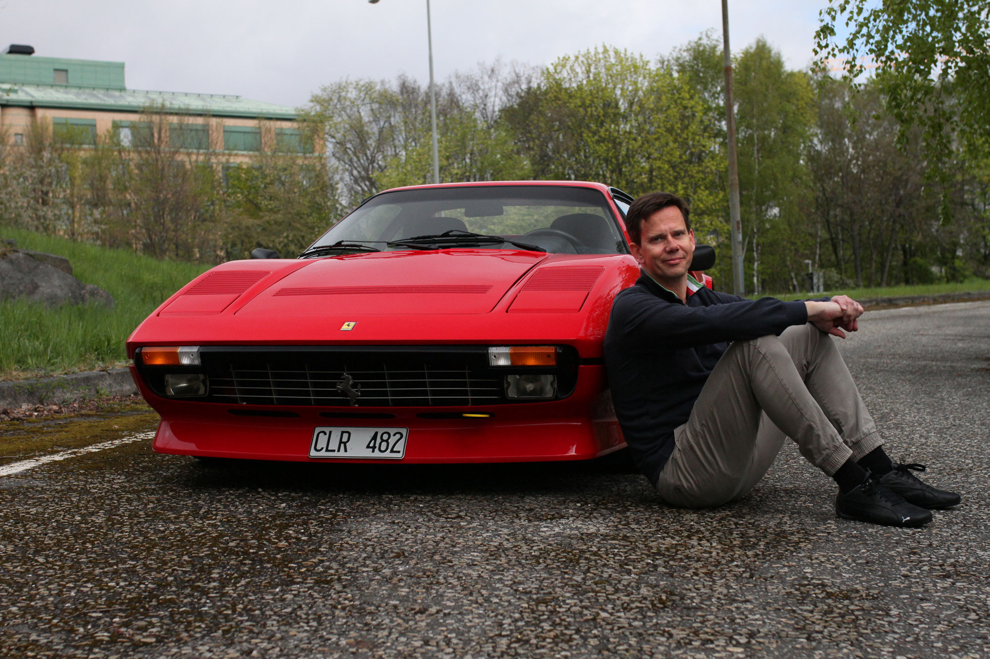 Torbjörn beside his fantastic Ferrari 