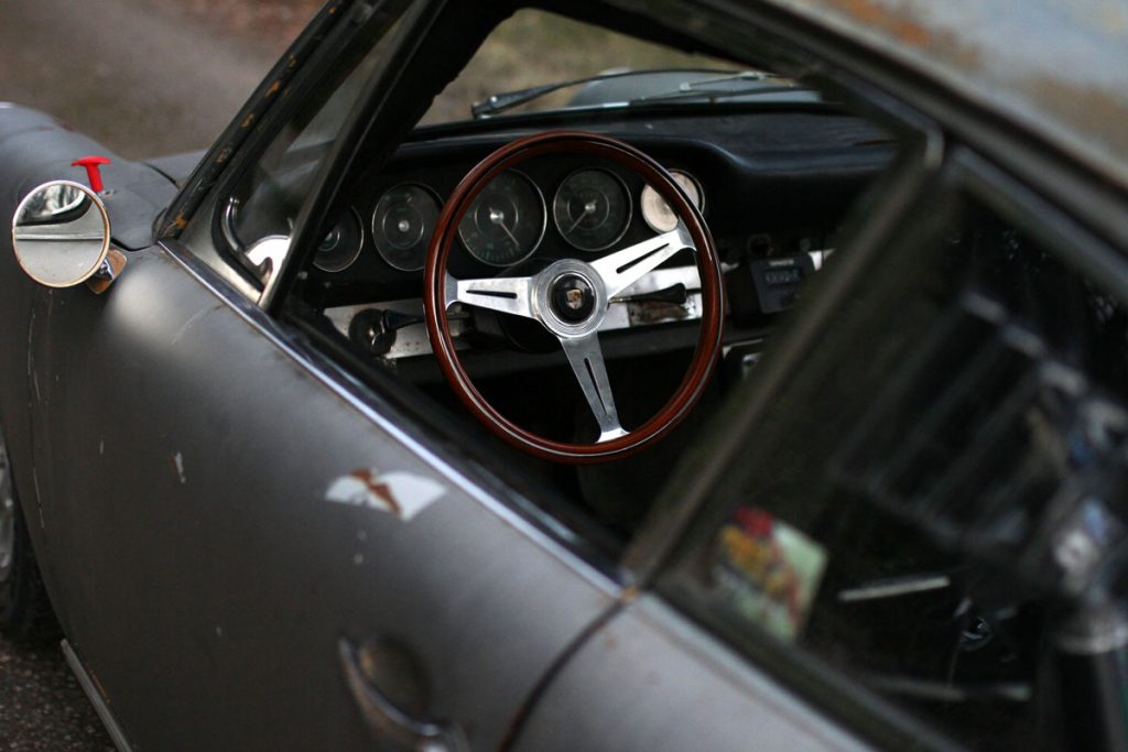 NArdi steering wheel in a Patina Porsche 912