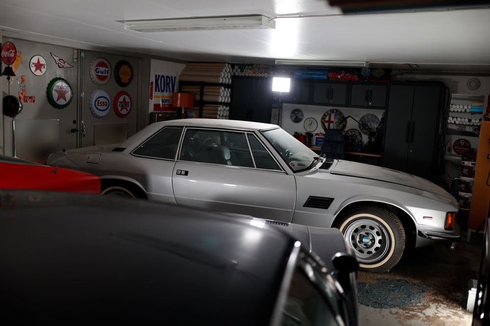 DeTomaso-Longchamp-in-the-garage-with-Maserati-Indy