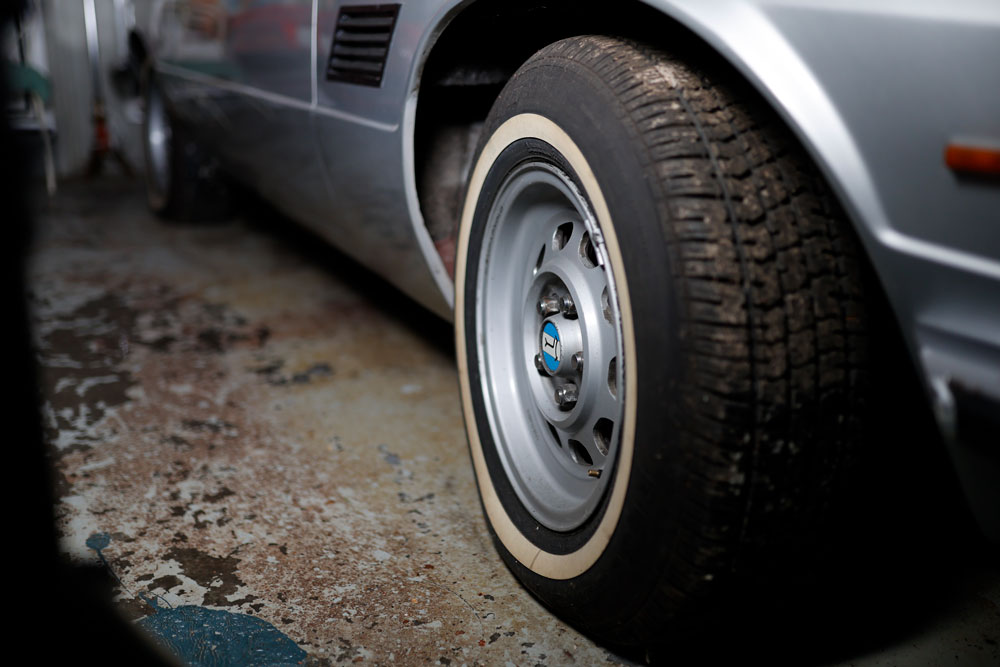 DeTomaso-Longchamp-right-front-tire