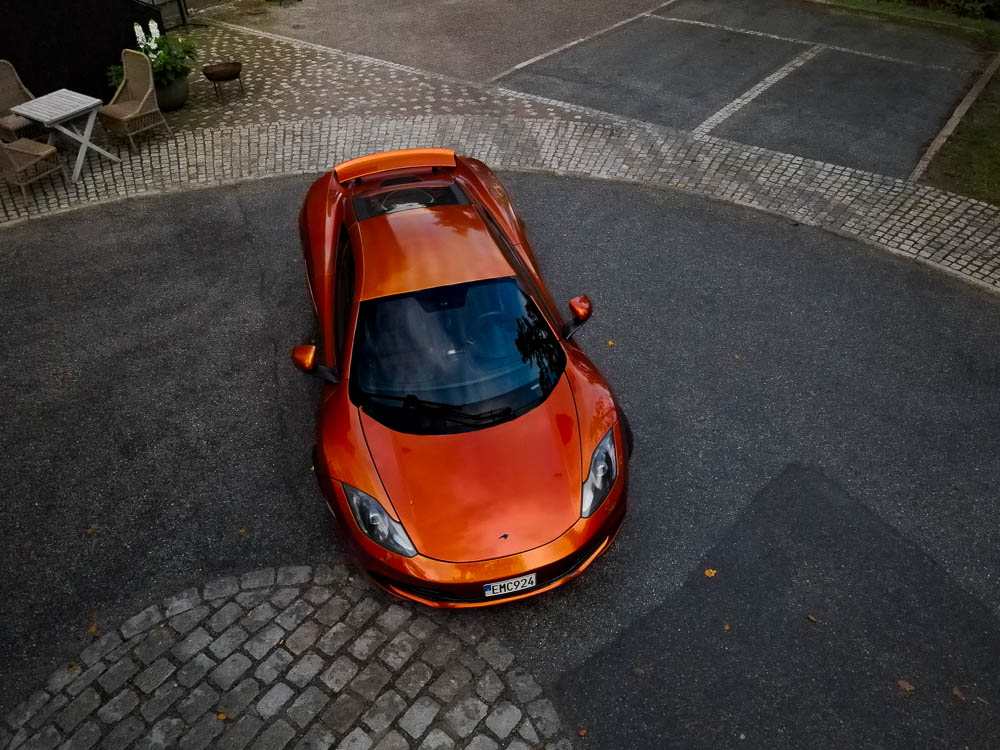 McLaren-mp4-12c-front-in-the-air